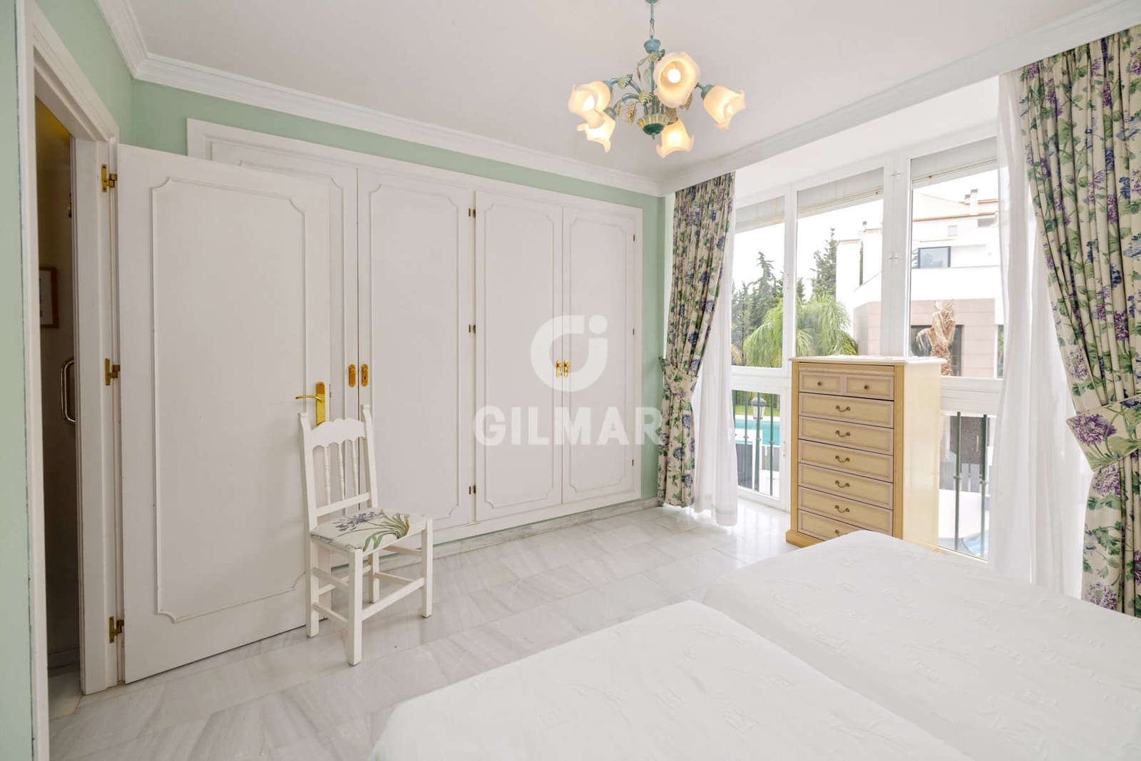 Adosado de 3 habitaciones en Estepona en venta con piscina garaje - 750.000 € (Ref: 9979235)