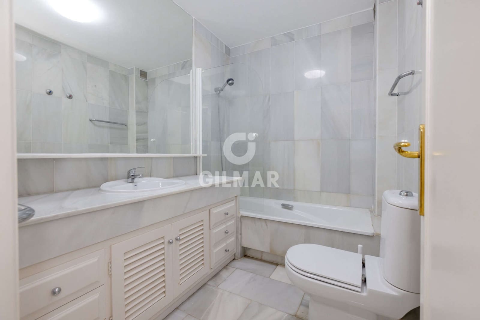 Adosado de 3 habitaciones en Estepona en venta con piscina garaje - 750.000 € (Ref: 9979235)