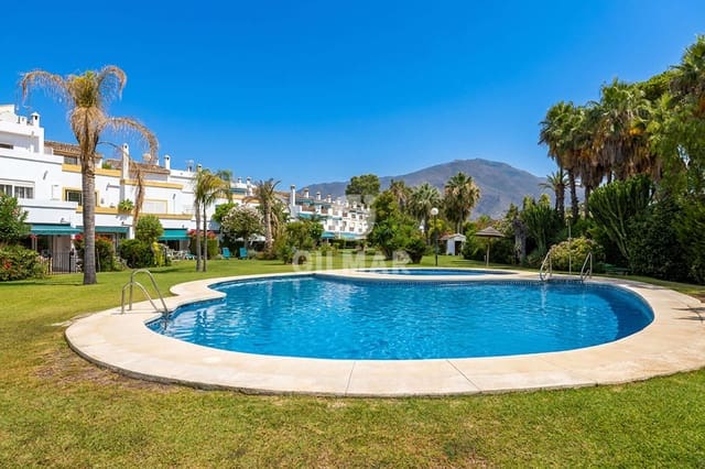 3 soverom Rekkehus til salgs i Guadalobón, Estepona med svømmebasseng garasje - € 750 000 (Ref: 9979235)