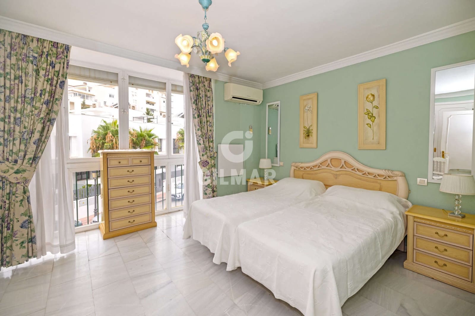 Adosado de 3 habitaciones en Estepona en venta con piscina garaje - 750.000 € (Ref: 9979235)