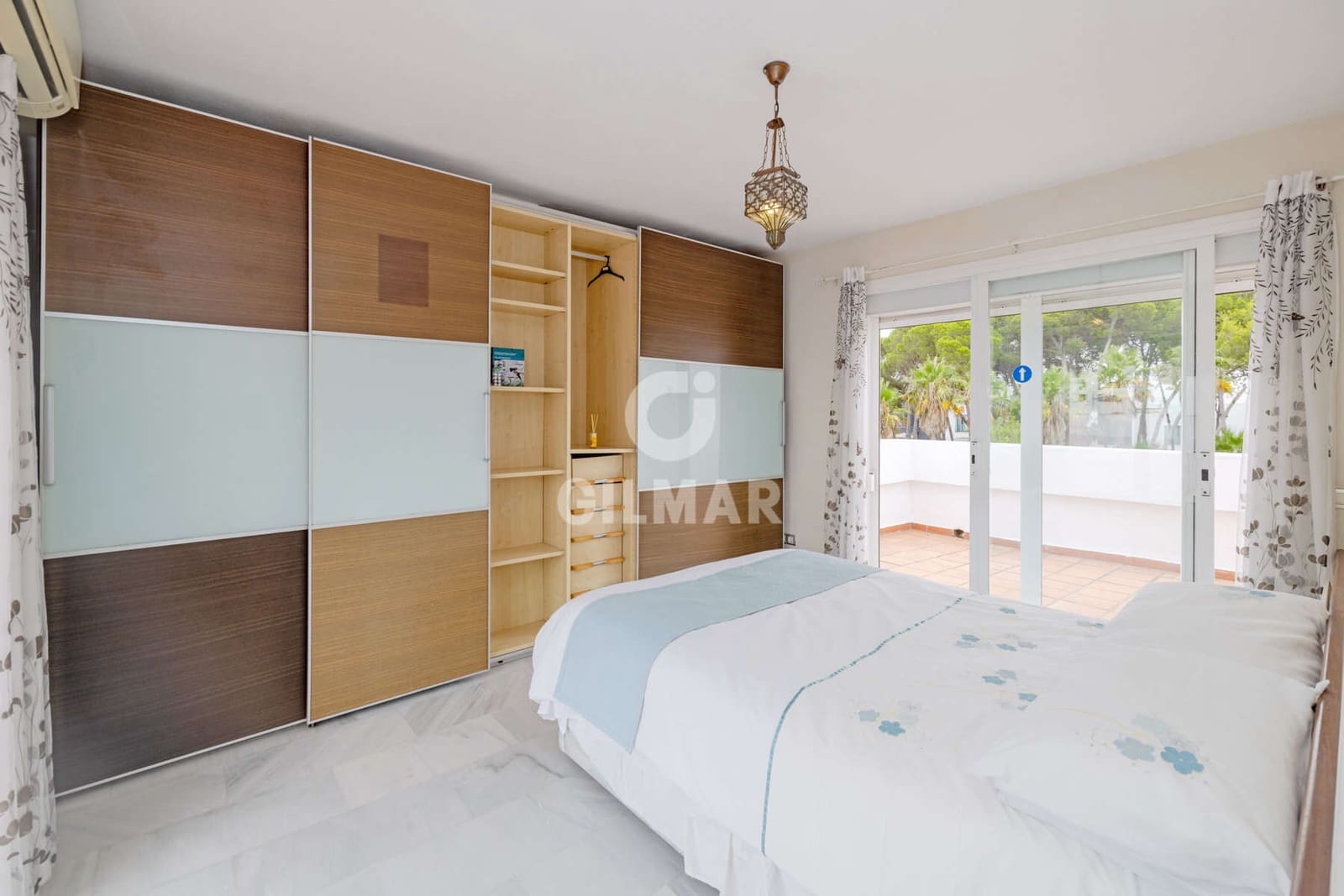 Adosado de 3 habitaciones en Estepona en venta con piscina garaje - 750.000 € (Ref: 9979235)