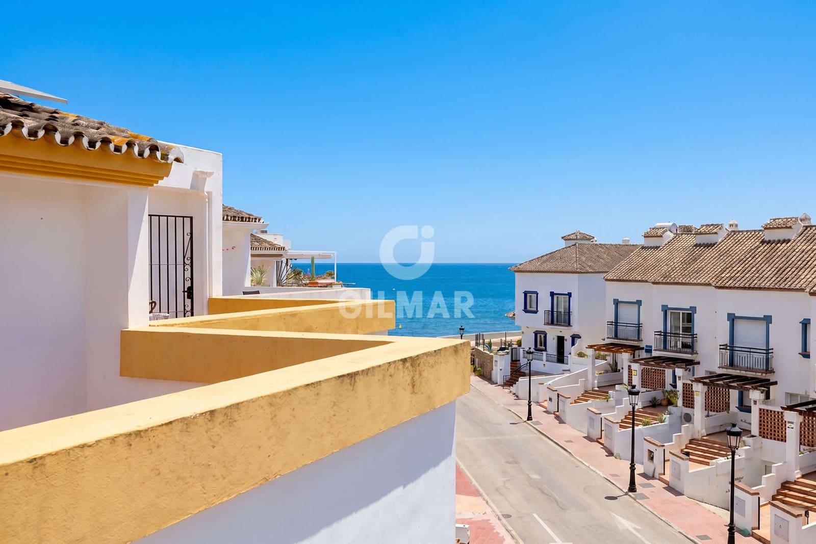 Adosado de 3 habitaciones en Estepona en venta con piscina garaje - 750.000 € (Ref: 9979235)