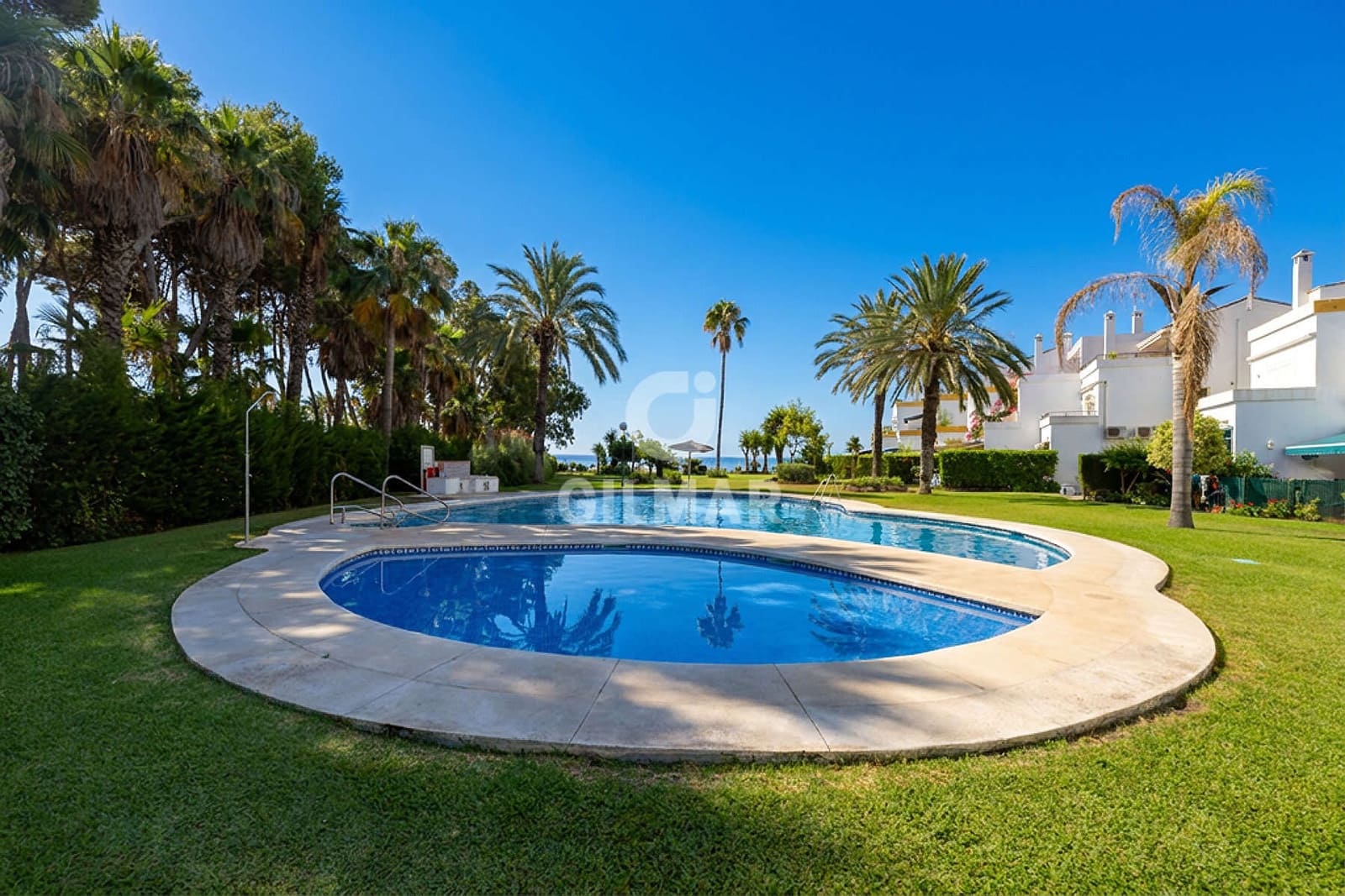 Adosado de 3 habitaciones en Estepona en venta con piscina garaje - 750.000 € (Ref: 9979235)