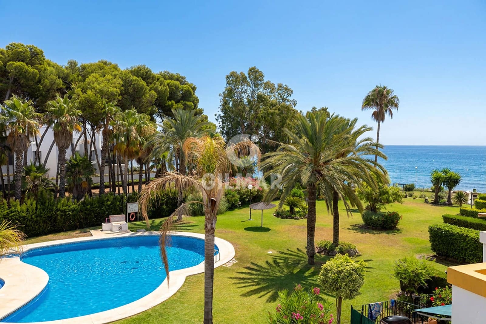 Adosado de 3 habitaciones en Estepona en venta con piscina garaje - 750.000 € (Ref: 9979235)