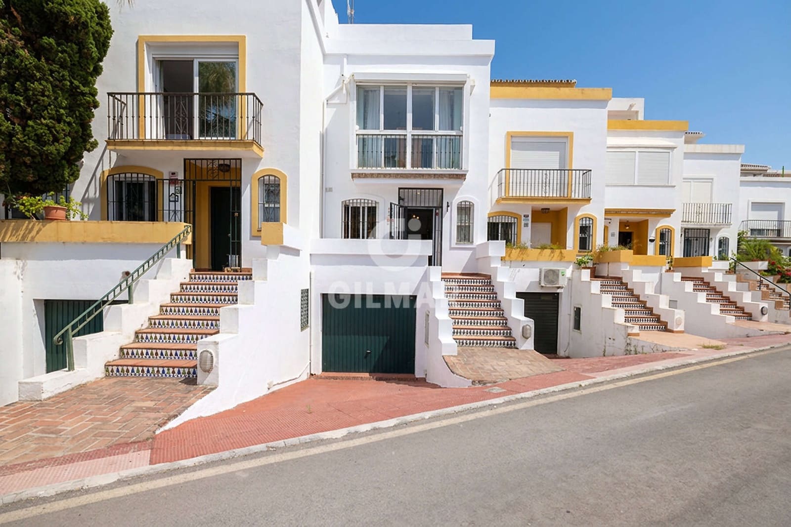 Adosado de 3 habitaciones en Estepona en venta con piscina garaje - 750.000 € (Ref: 9979235)