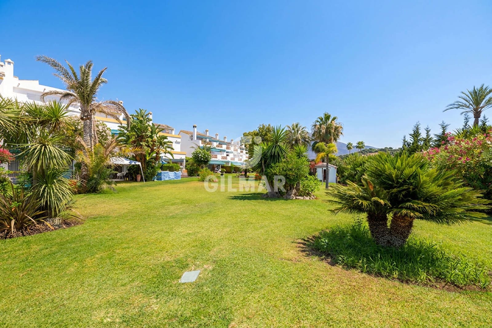 Adosado de 3 habitaciones en Estepona en venta con piscina garaje - 750.000 € (Ref: 9979235)