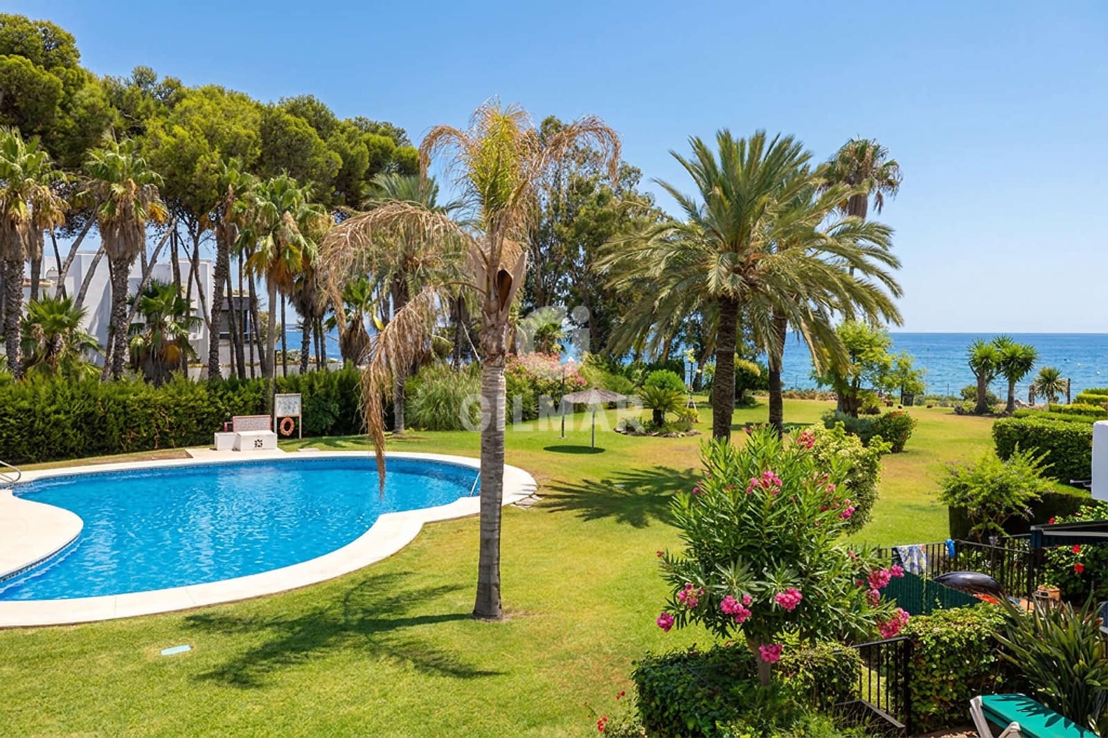 Adosado de 3 habitaciones en Estepona en venta con piscina garaje - 750.000 € (Ref: 9979235)