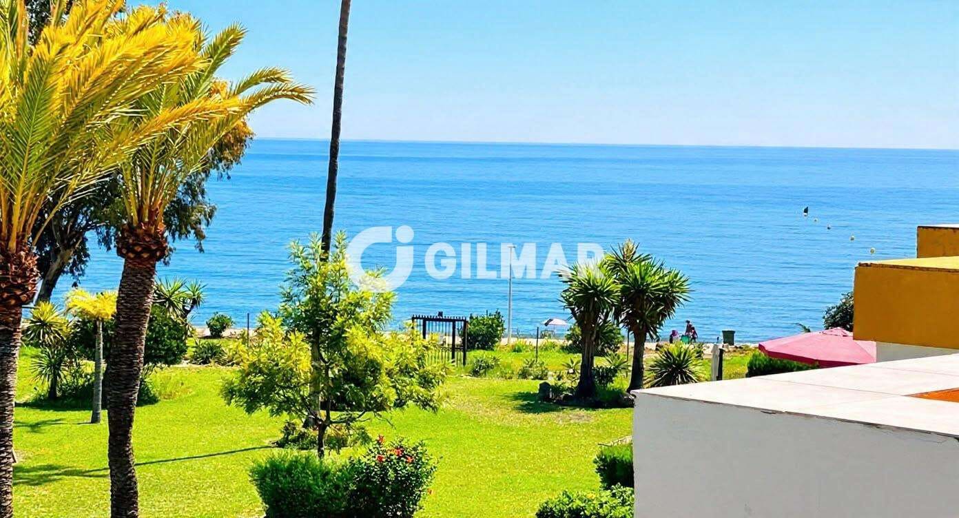 3 makuuhuone Rivitalo myytävänä paikassa Estepona mukana uima-altaan 
autotalli - 750 000 € (Ref: 9979235)