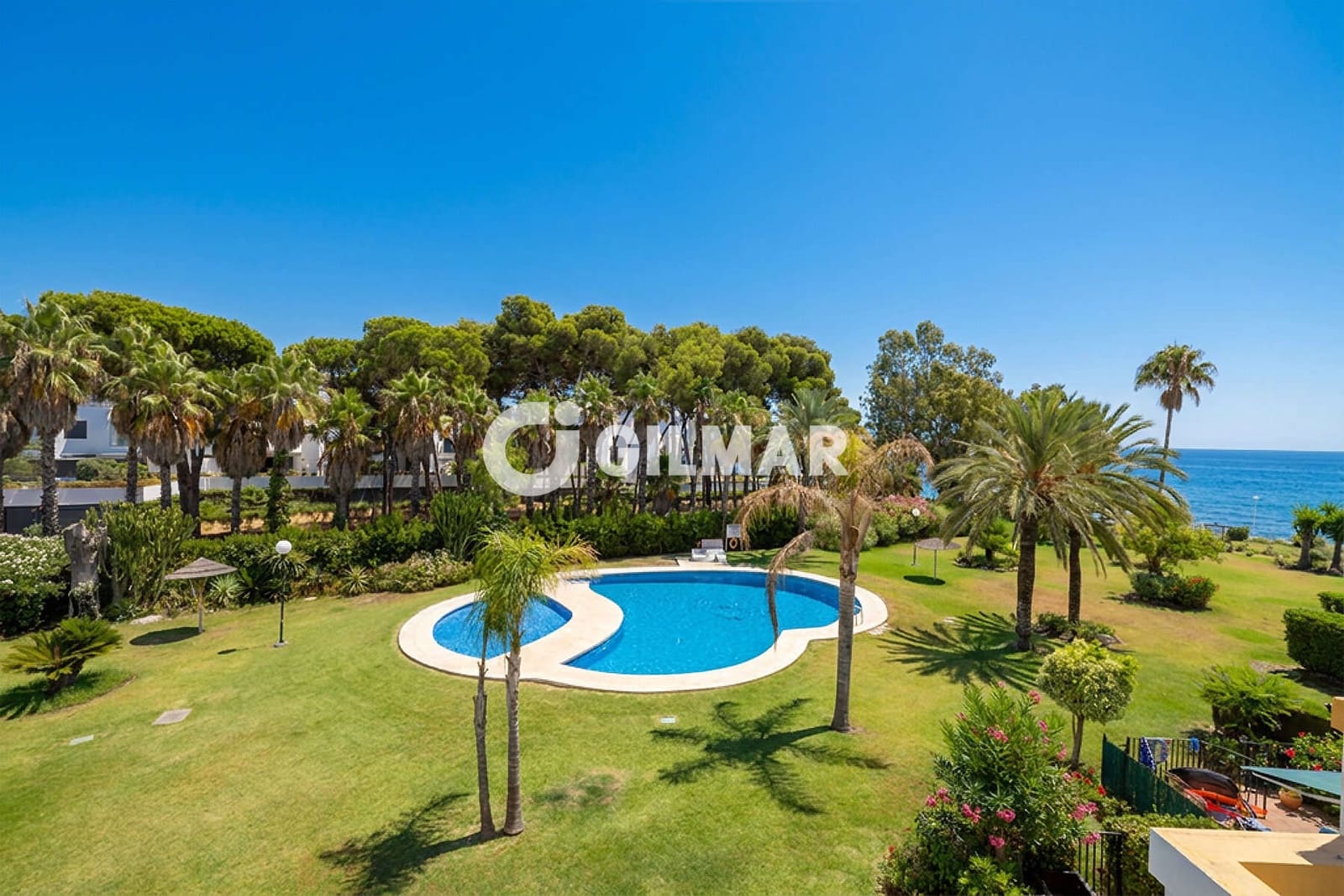 3 soveværelse Rækkehus til salg i Estepona med swimmingpool garage - € 690.000 (Ref: 9979235)