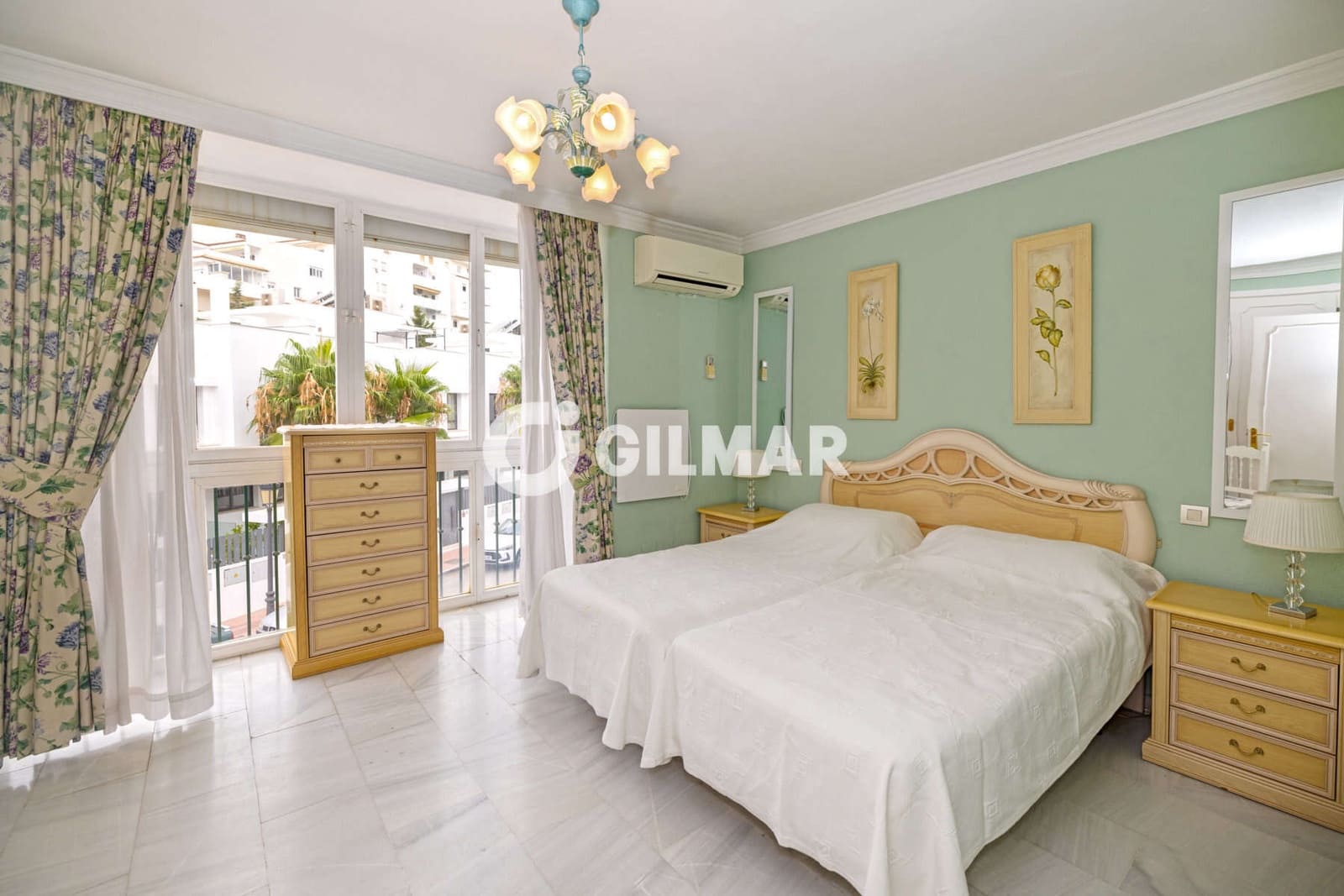 3 soveværelse Rækkehus til salg i Estepona med swimmingpool garage - € 690.000 (Ref: 9979235)