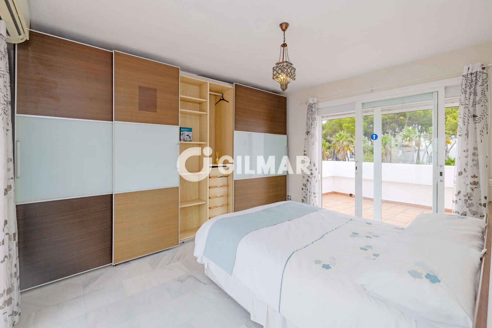 3 soveværelse Rækkehus til salg i Estepona med swimmingpool garage - € 690.000 (Ref: 9979235)