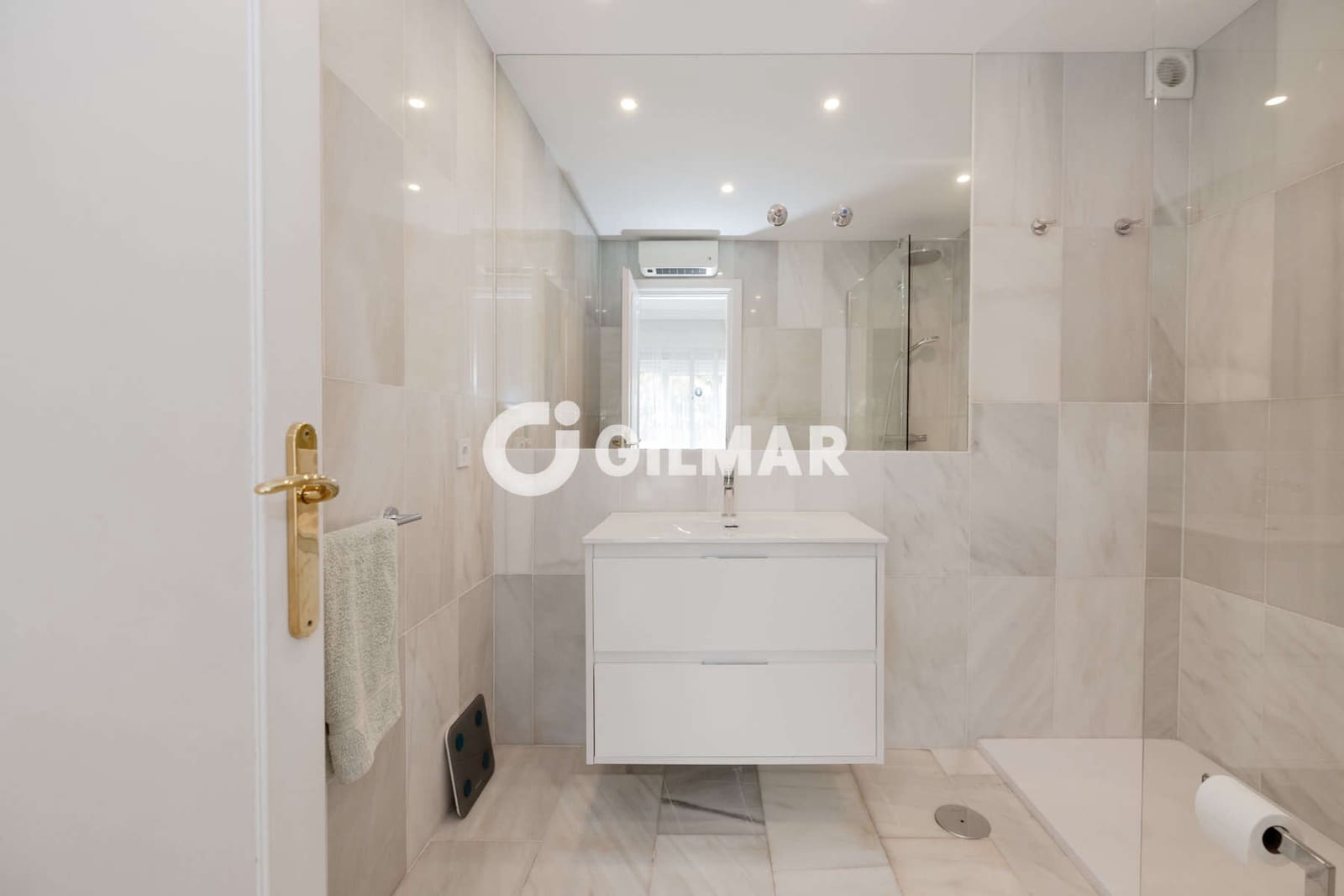 3 soveværelse Rækkehus til salg i Estepona med swimmingpool garage - € 690.000 (Ref: 9979235)