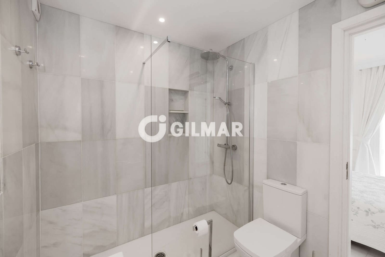 3 soveværelse Rækkehus til salg i Estepona med swimmingpool garage - € 690.000 (Ref: 9979235)