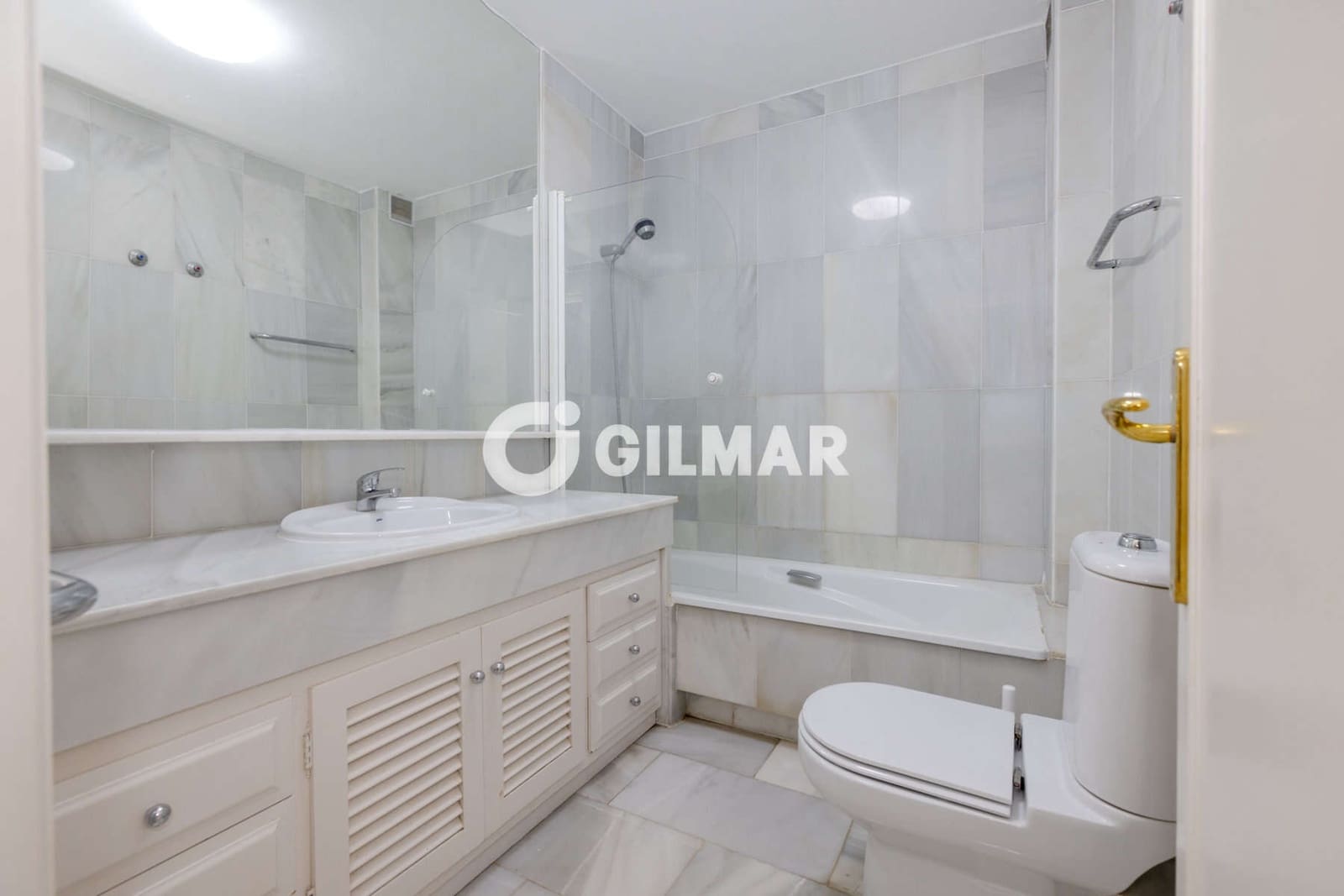 3 soveværelse Rækkehus til salg i Estepona med swimmingpool garage - € 690.000 (Ref: 9979235)