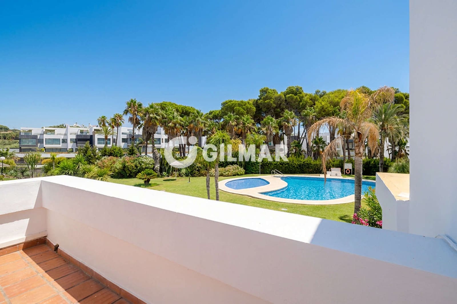 3 soveværelse Rækkehus til salg i Estepona med swimmingpool garage - € 690.000 (Ref: 9979235)