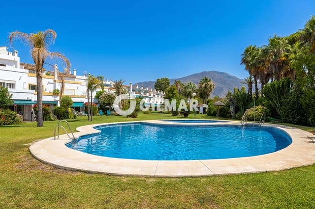 3 soverom Rekkehus til salgs i Guadalobón, Estepona med svømmebasseng garasje - € 690 000 (Ref: 9979235)