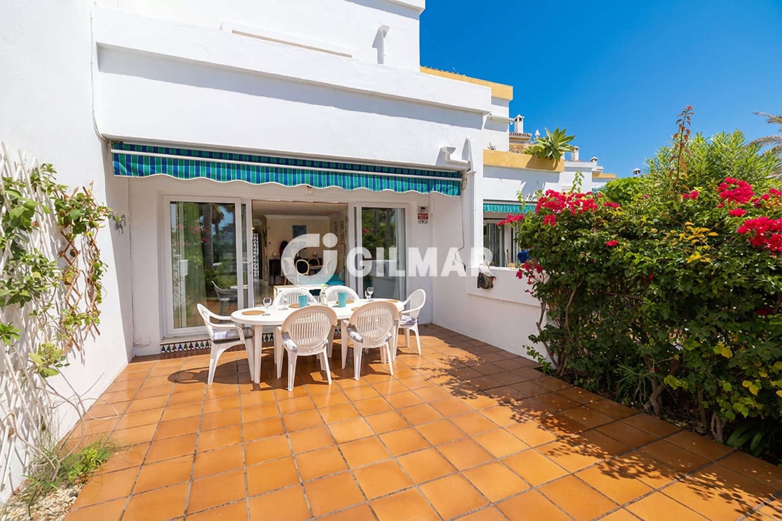 3 soveværelse Rækkehus til salg i Estepona med swimmingpool garage - € 690.000 (Ref: 9979235)