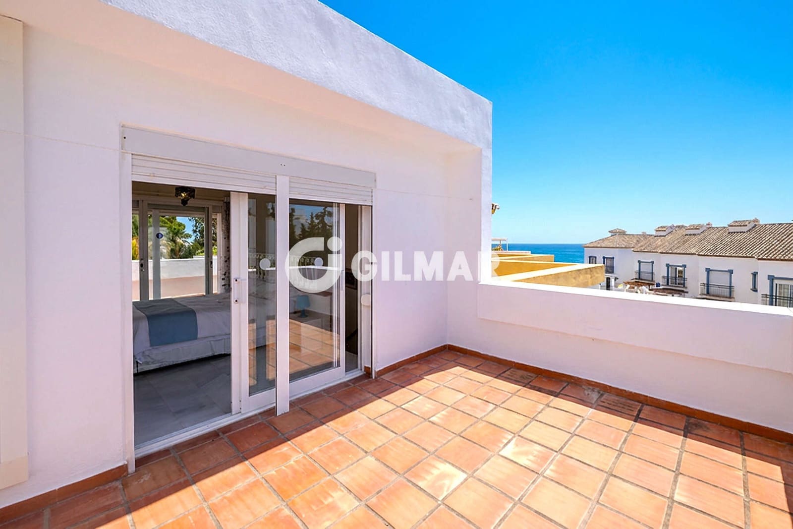 3 soveværelse Rækkehus til salg i Estepona med swimmingpool garage - € 690.000 (Ref: 9979235)
