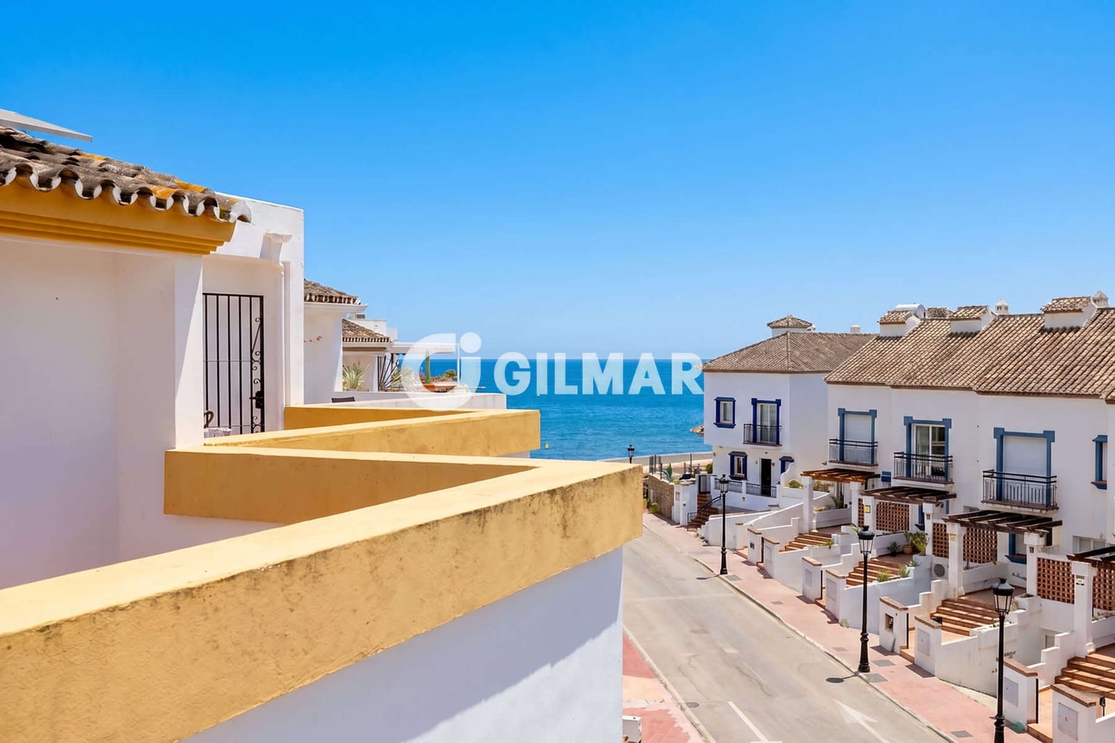 3 soveværelse Rækkehus til salg i Estepona med swimmingpool garage - € 690.000 (Ref: 9979235)