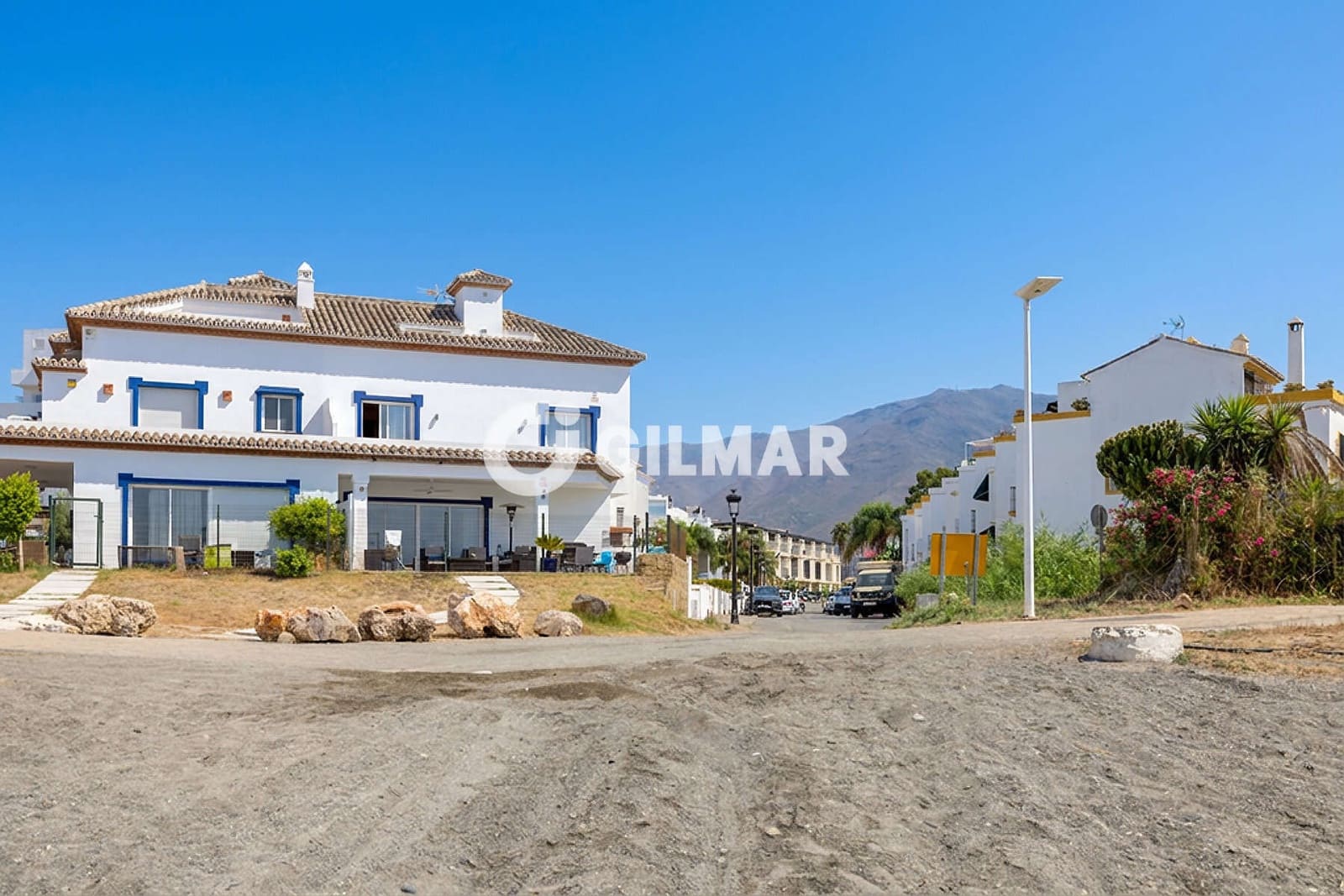 3 soveværelse Rækkehus til salg i Estepona med swimmingpool garage - € 690.000 (Ref: 9979235)