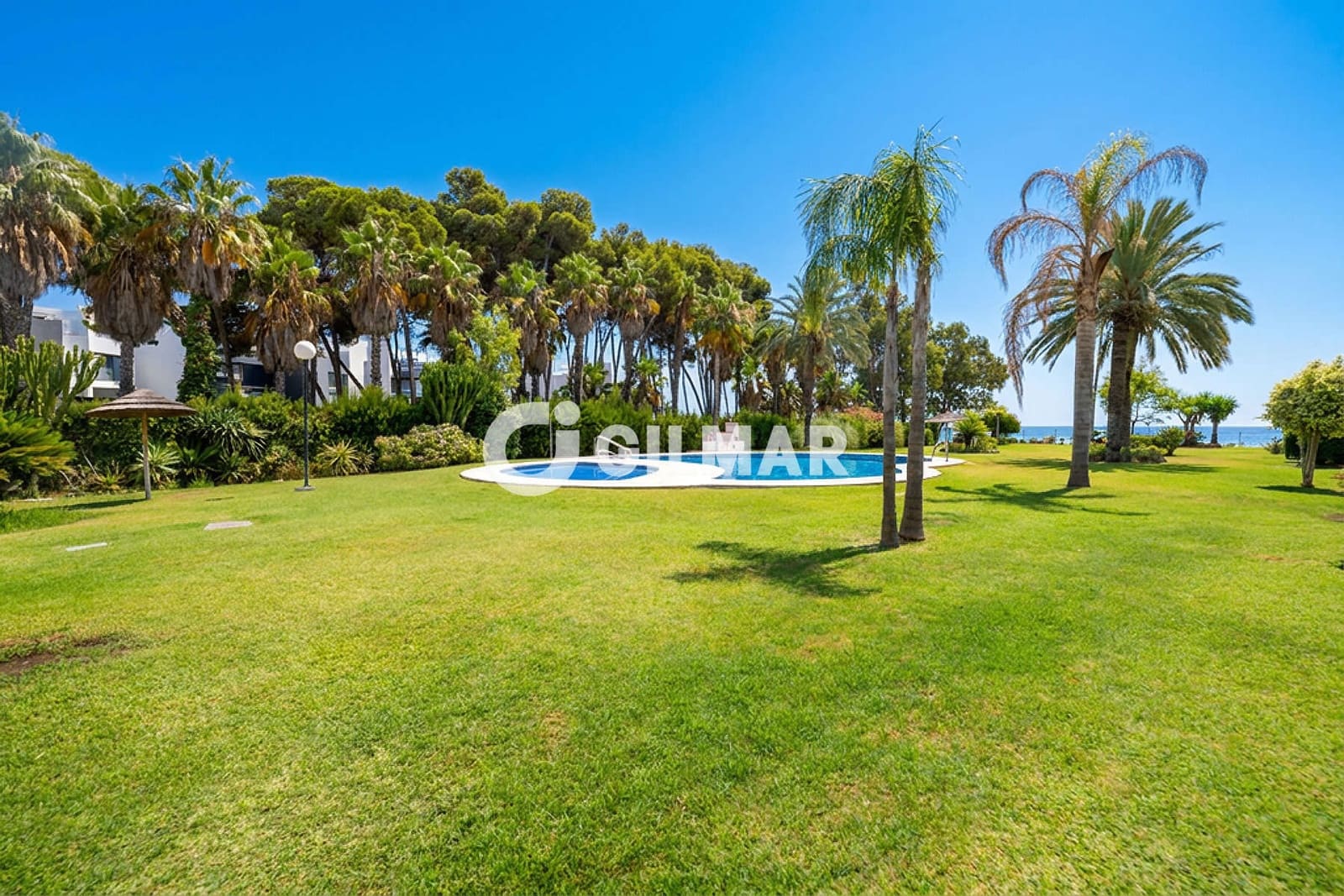 3 soveværelse Rækkehus til salg i Estepona med swimmingpool garage - € 690.000 (Ref: 9979235)