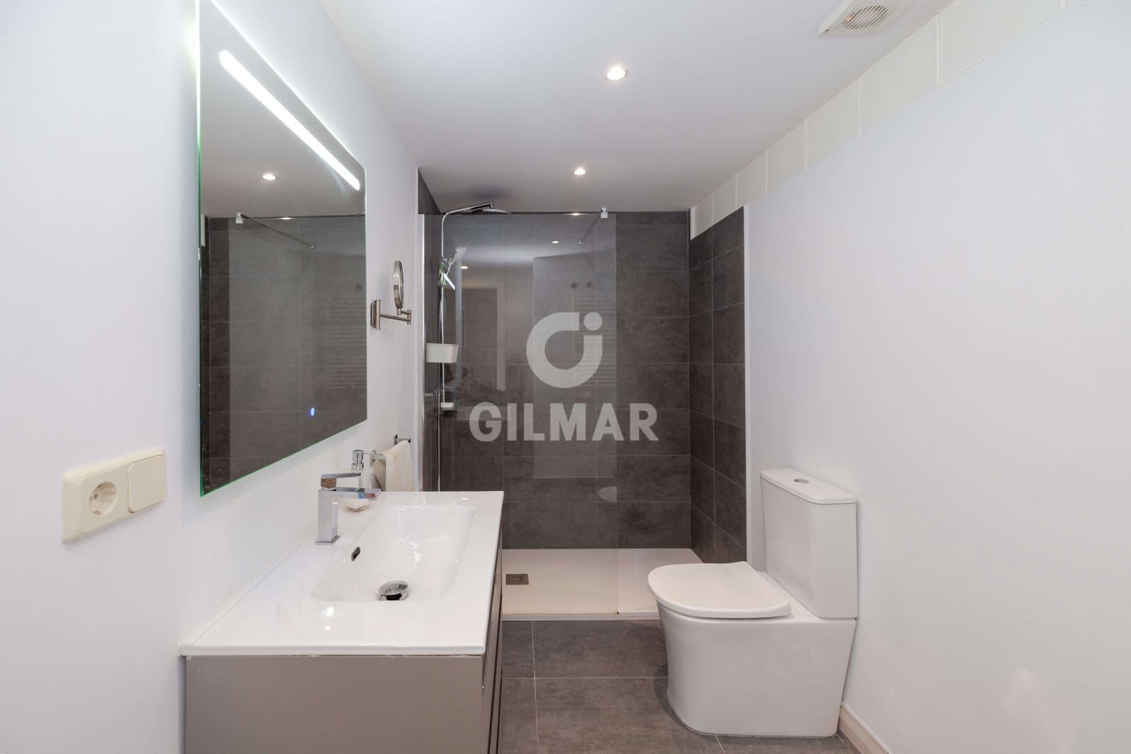 3 slaapkamer Flat te koop in Malaga stad met zwembad - € 720.000 (Ref: 9979277)
