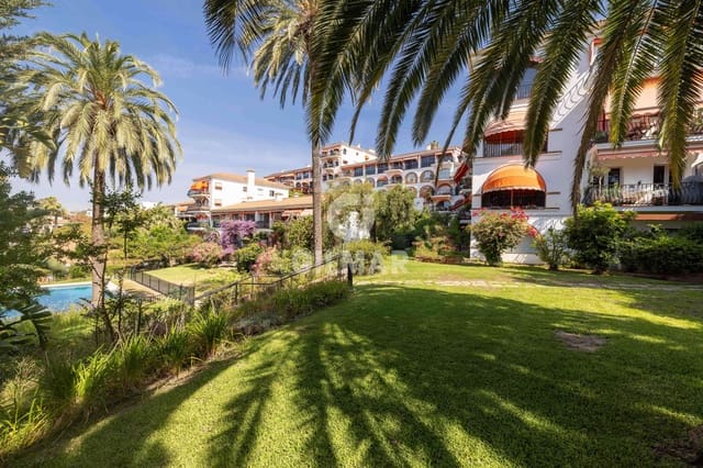 Piso de 3 habitaciones en Cerrado de Calderon, Málaga ciudad en venta con piscina - 720.000 € (Ref: 9979277)