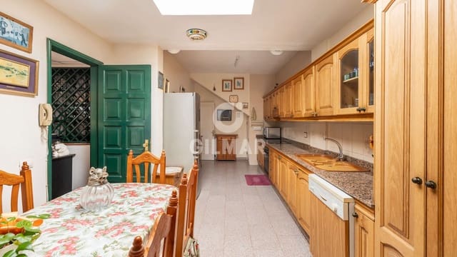 4 sovrum Semi-fristående Villa till salu i Santa Brígida med garage - 345 000 € (Ref: 9984133)