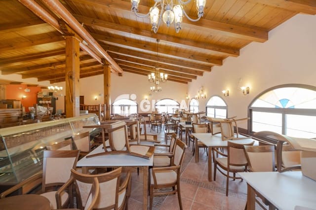 Commercial for sale in Saladillo-Benamara, Estepona - € 1,800,000 (Ref: 9984134)