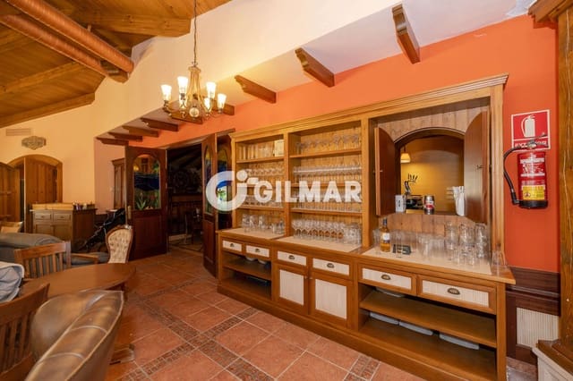 Commercial for sale in Saladillo-Benamara, Estepona - € 1,800,000 (Ref: 9984134)
