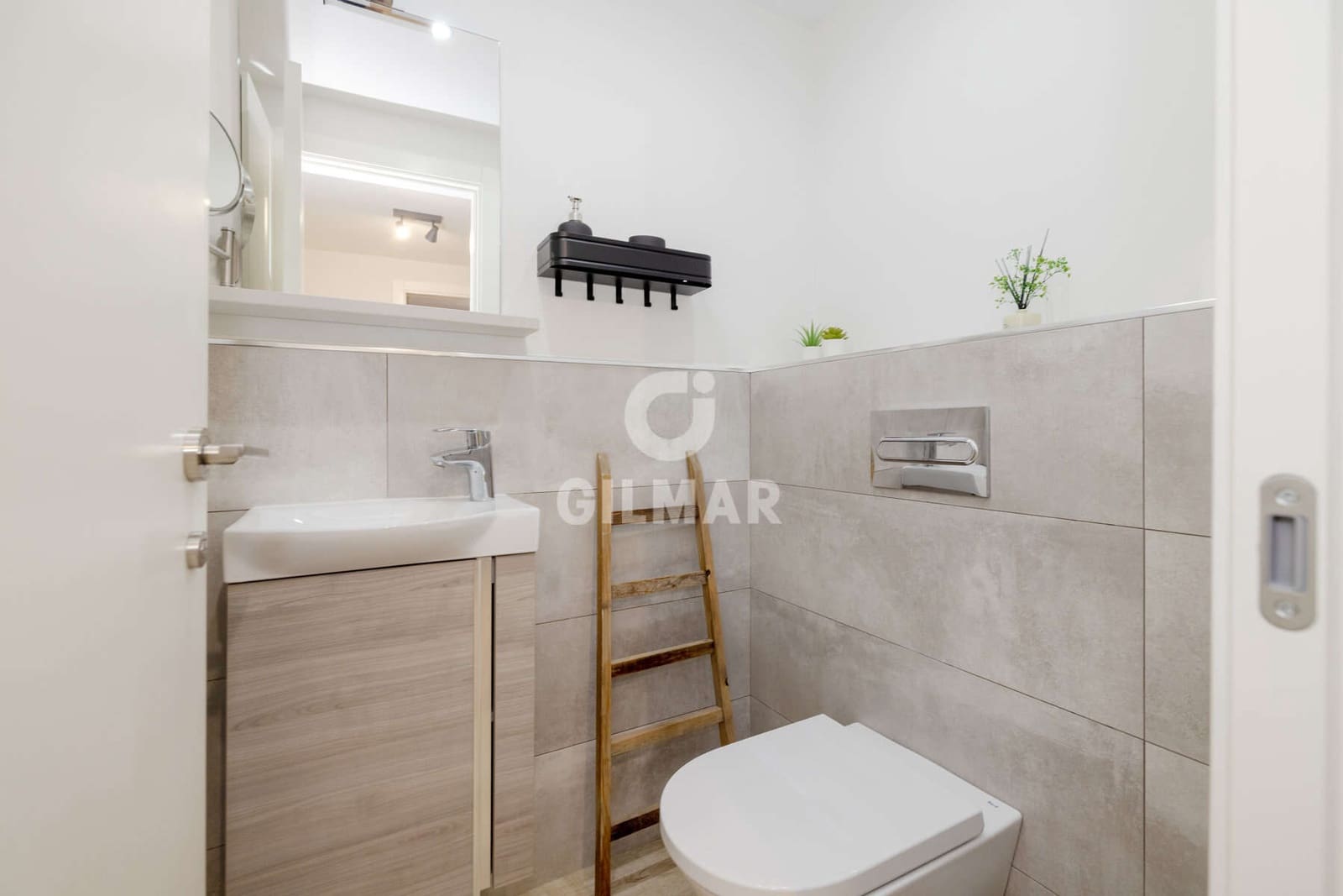 2 sovrum Lägenhet till salu i Estepona med pool garage - 399 000 € (Ref: 9984135)