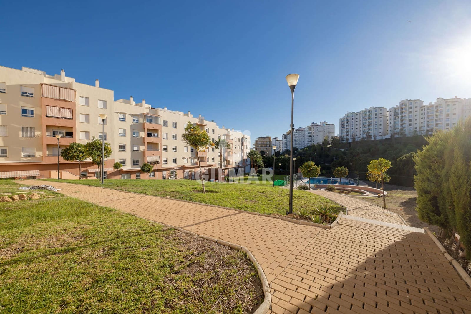 2 sovrum Lägenhet till salu i Estepona med pool garage - 399 000 € (Ref: 9984135)