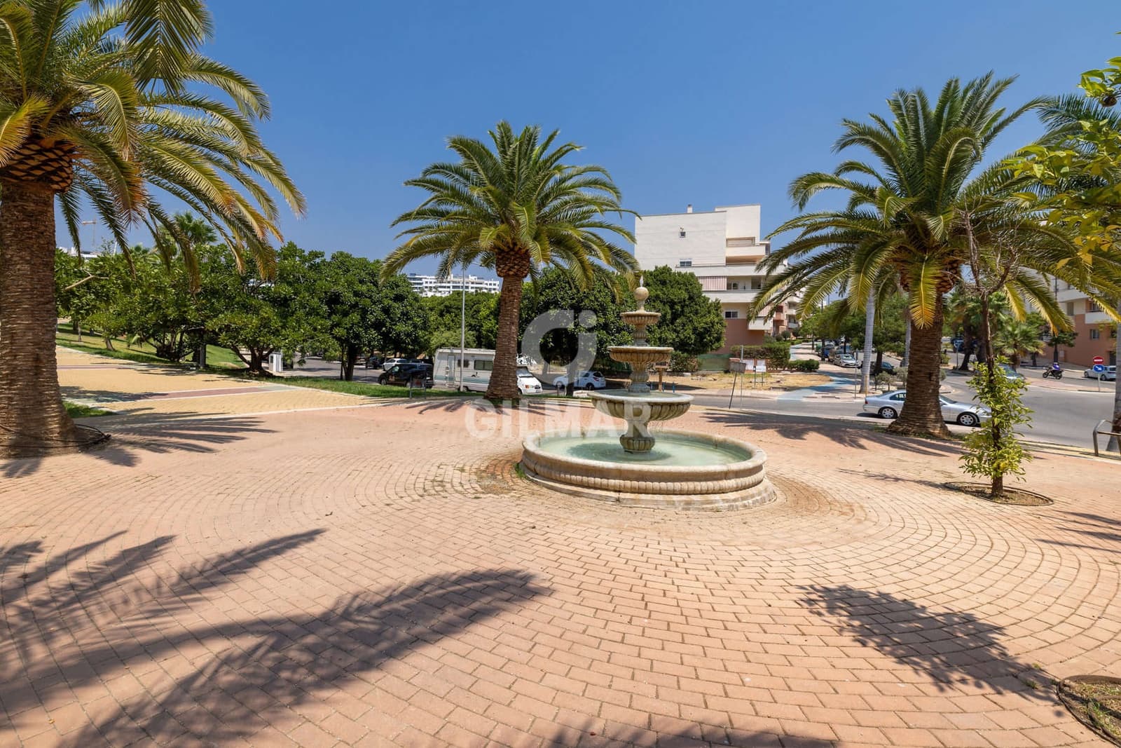 2 sovrum Lägenhet till salu i Estepona med pool garage - 399 000 € (Ref: 9984135)
