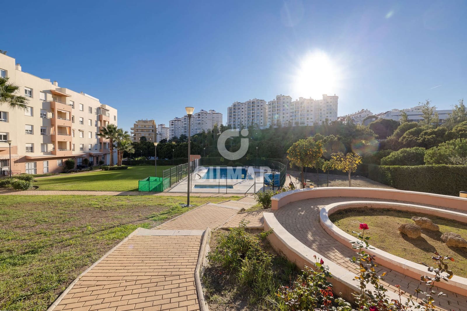 2 sovrum Lägenhet till salu i Estepona med pool garage - 399 000 € (Ref: 9984135)