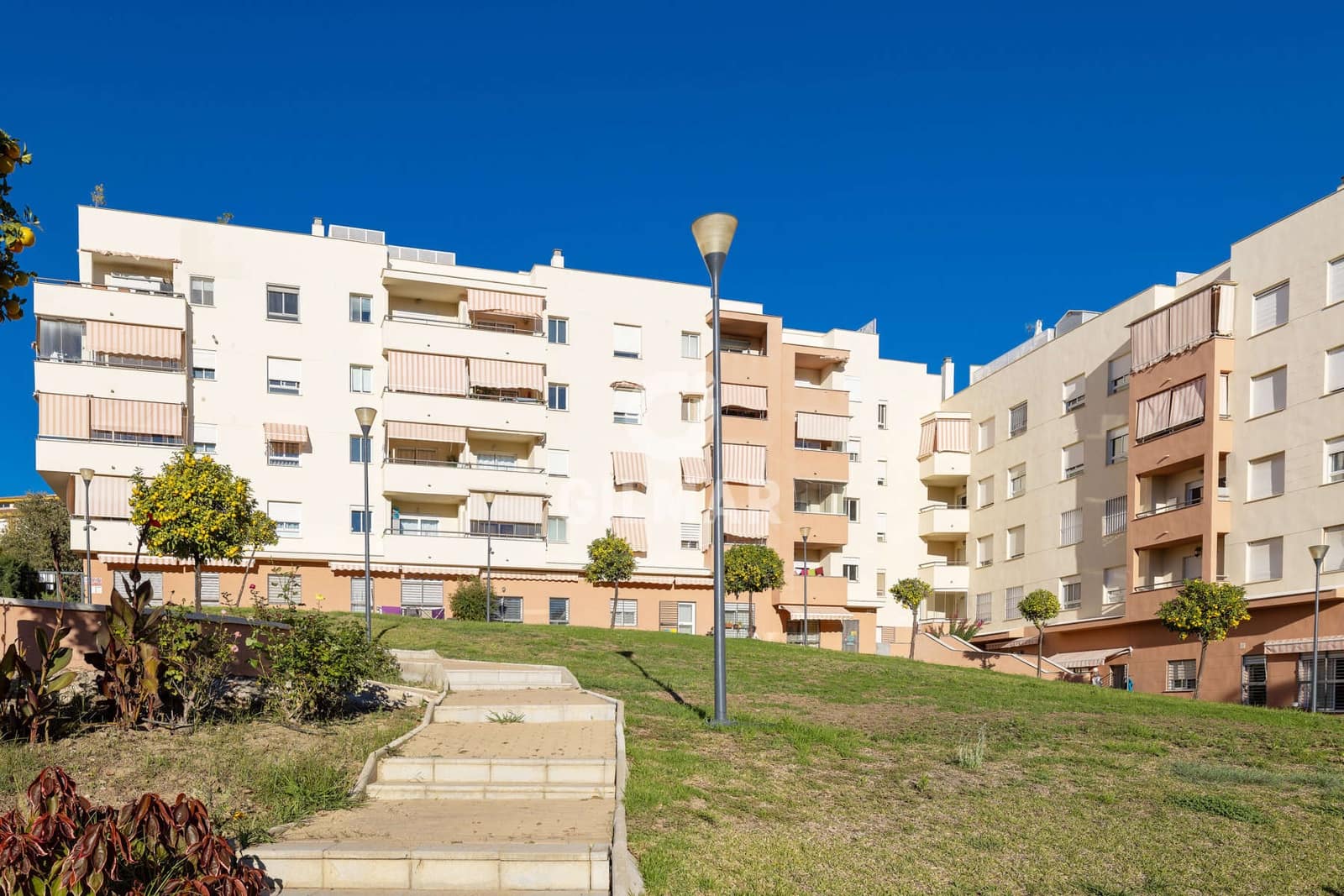 2 sovrum Lägenhet till salu i Estepona med pool garage - 399 000 € (Ref: 9984135)
