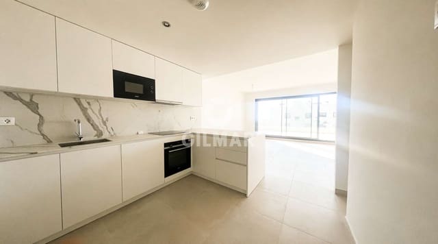 Piso de 2 habitaciones en Benalmadena Costa, Benalmádena en venta con piscina garaje - 499.950 € (Ref: 9985339)