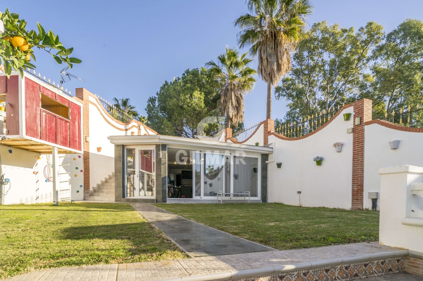 7 makuuhuone Huvila myytävänä paikassa Estepona mukana uima-altaan 
autotalli - 1 378 000 € (Ref: 9985690)