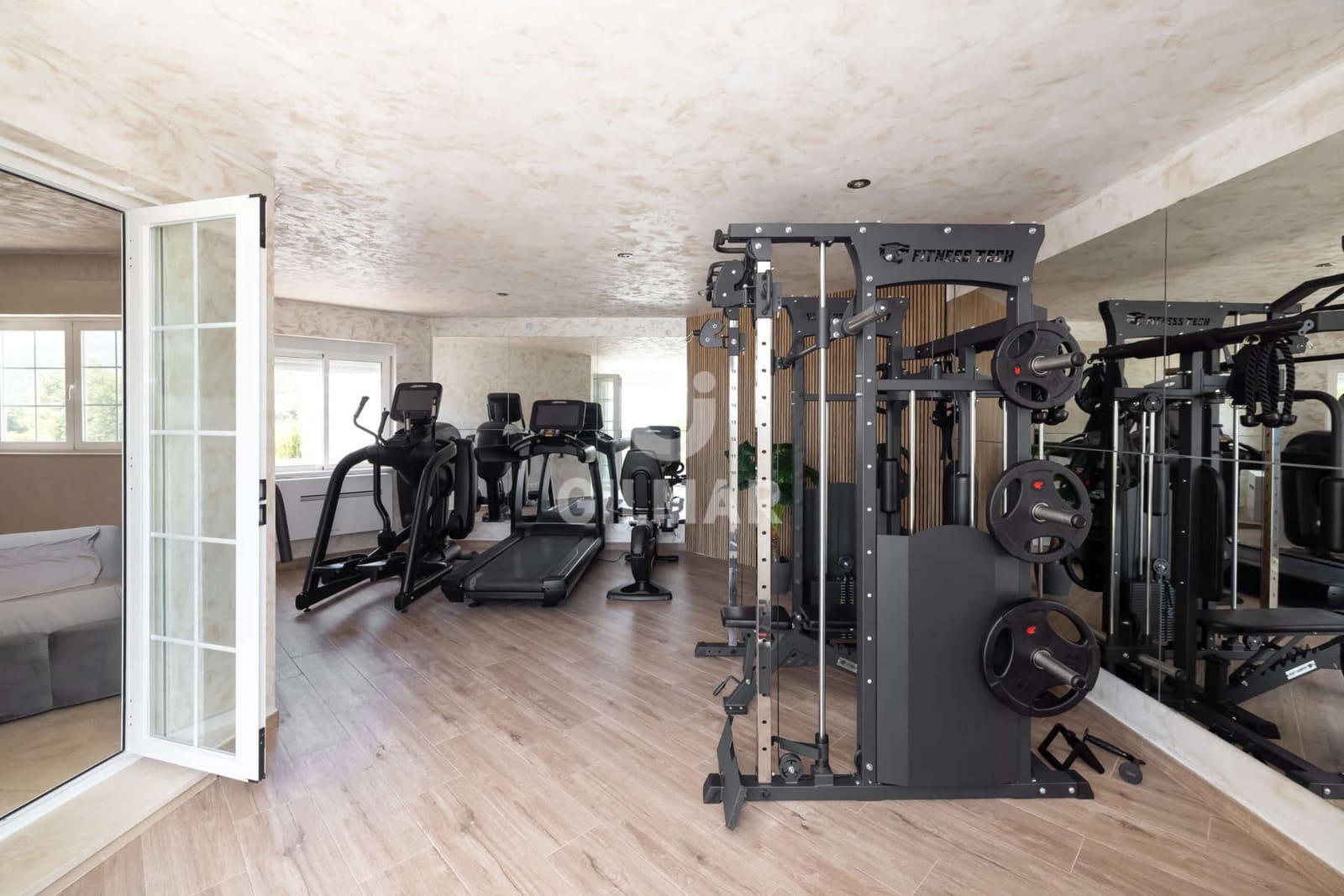 7 soverom Villa til salgs i Estepona med svømmebasseng garasje - € 1 378 000 (Ref: 9985690)