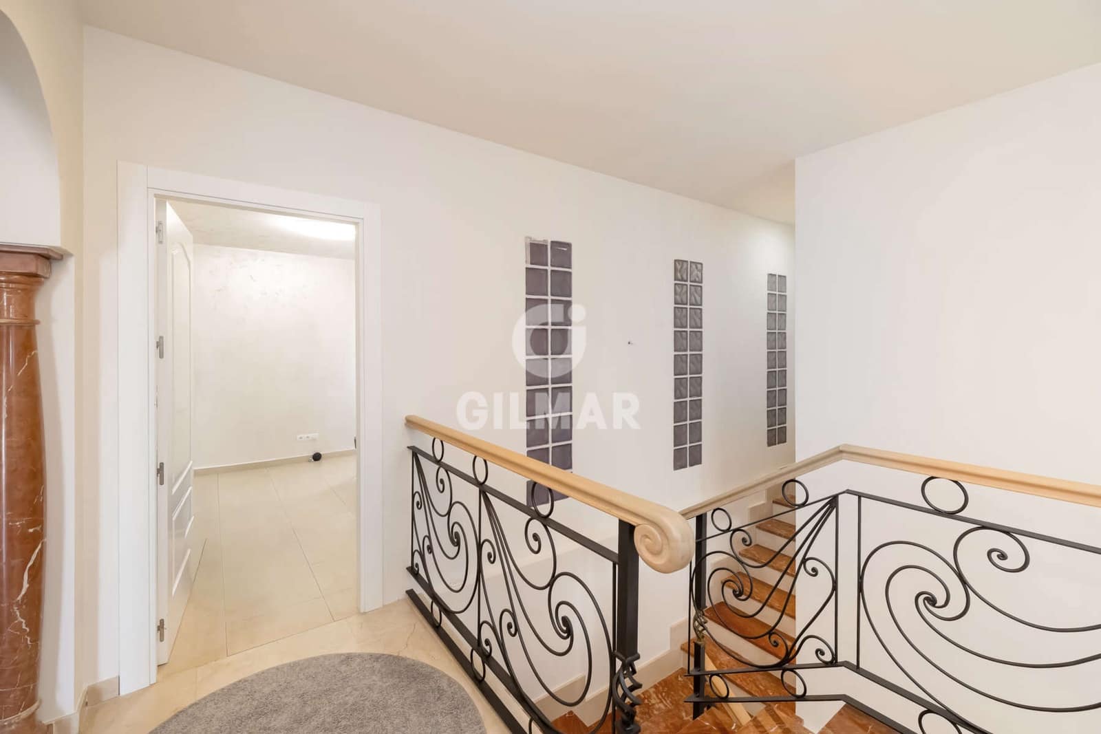 7 soverom Villa til salgs i Estepona med svømmebasseng garasje - € 1 378 000 (Ref: 9985690)