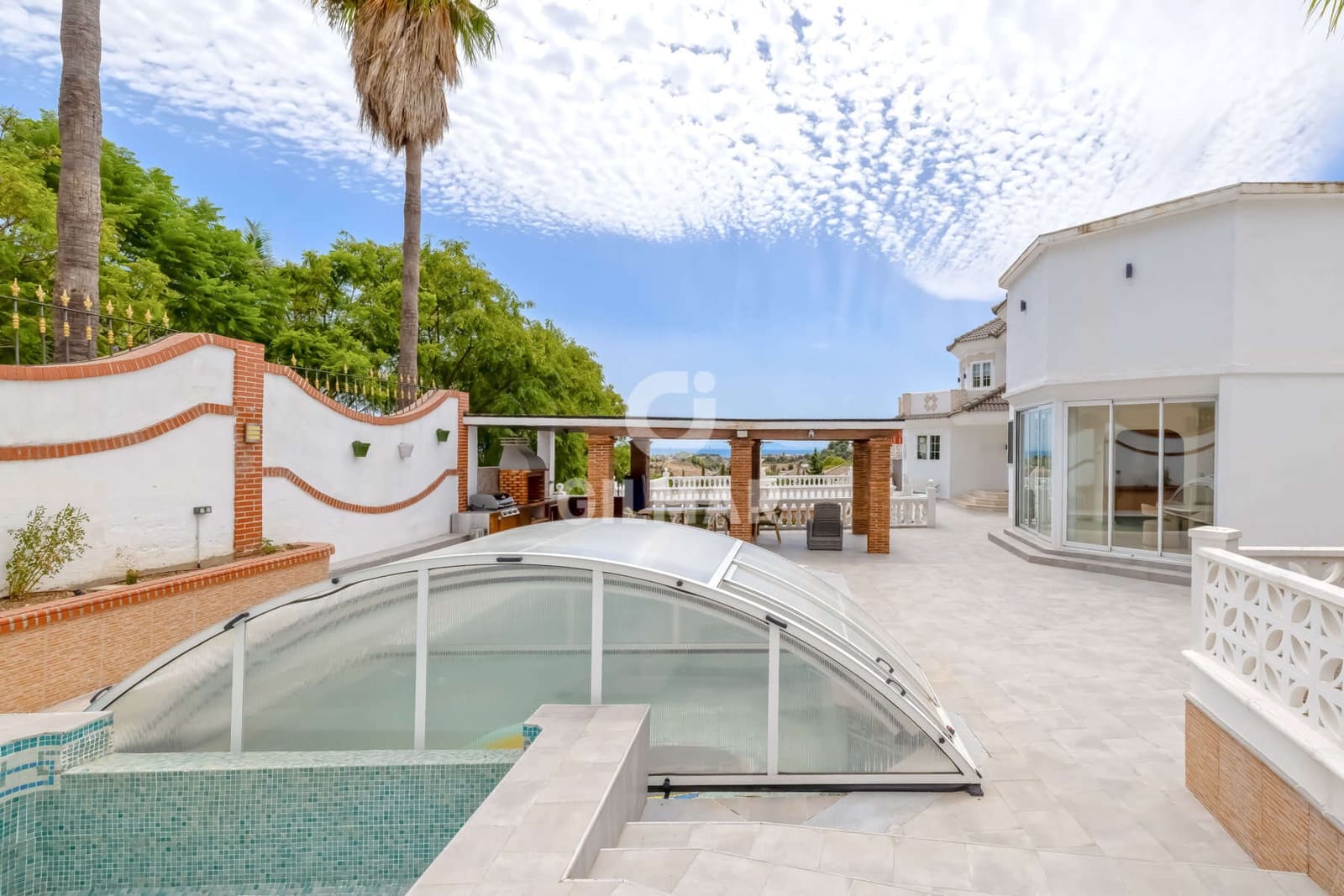 7 soverom Villa til salgs i Estepona med svømmebasseng garasje - € 1 378 000 (Ref: 9985690)