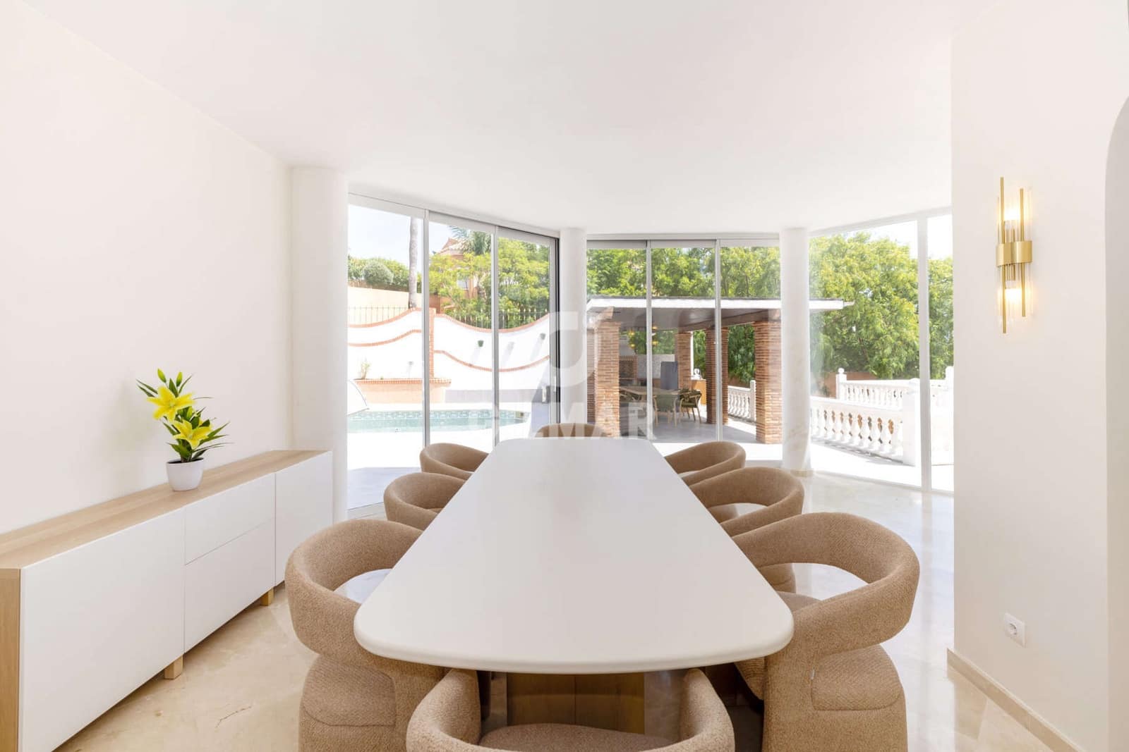 7 soverom Villa til salgs i Estepona med svømmebasseng garasje - € 1 378 000 (Ref: 9985690)
