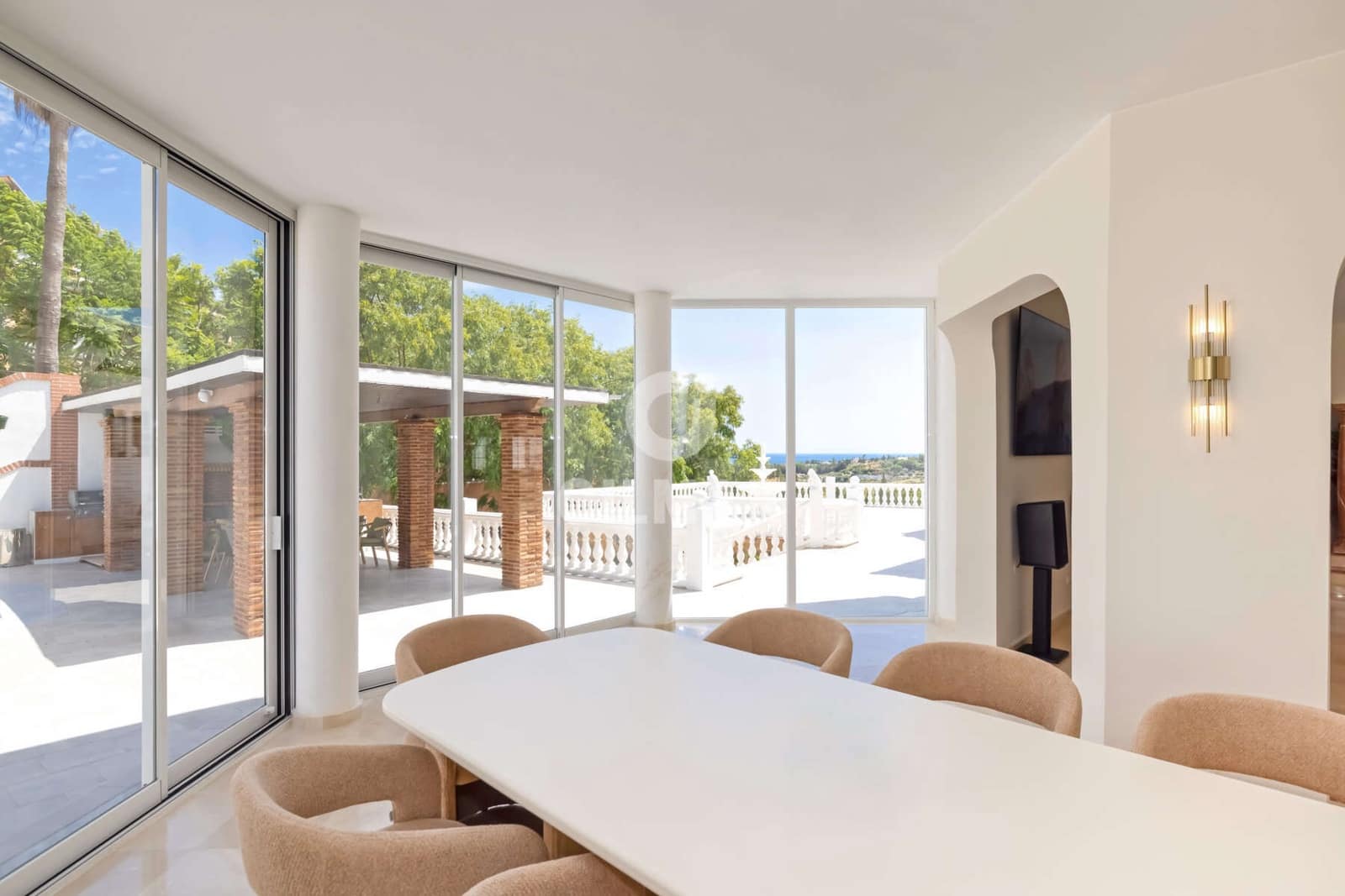 7 soverom Villa til salgs i Estepona med svømmebasseng garasje - € 1 378 000 (Ref: 9985690)