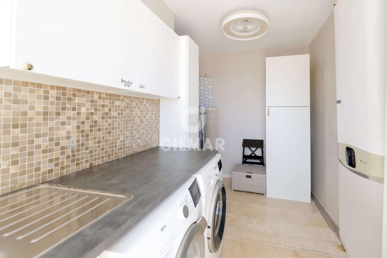 7 soverom Villa til salgs i Estepona med svømmebasseng garasje - € 1 378 000 (Ref: 9985690)