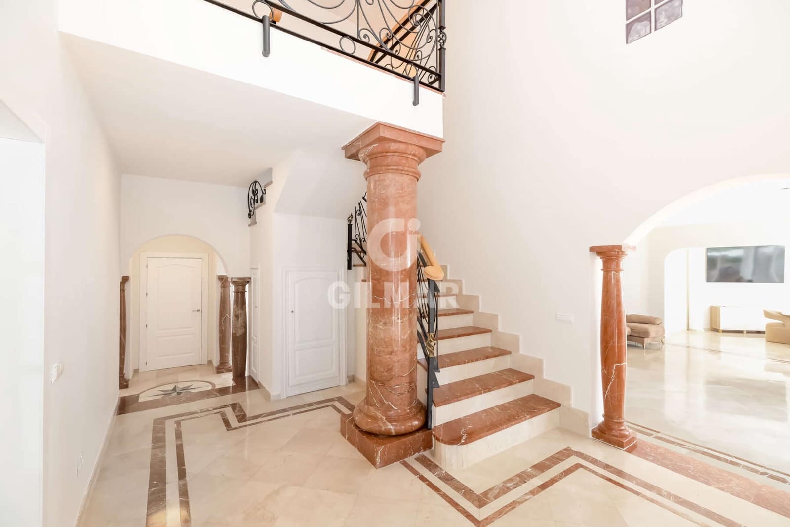 7 soverom Villa til salgs i Estepona med svømmebasseng garasje - € 1 378 000 (Ref: 9985690)