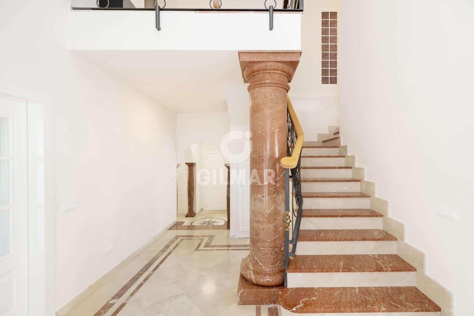 7 soverom Villa til salgs i Estepona med svømmebasseng garasje - € 1 378 000 (Ref: 9985690)