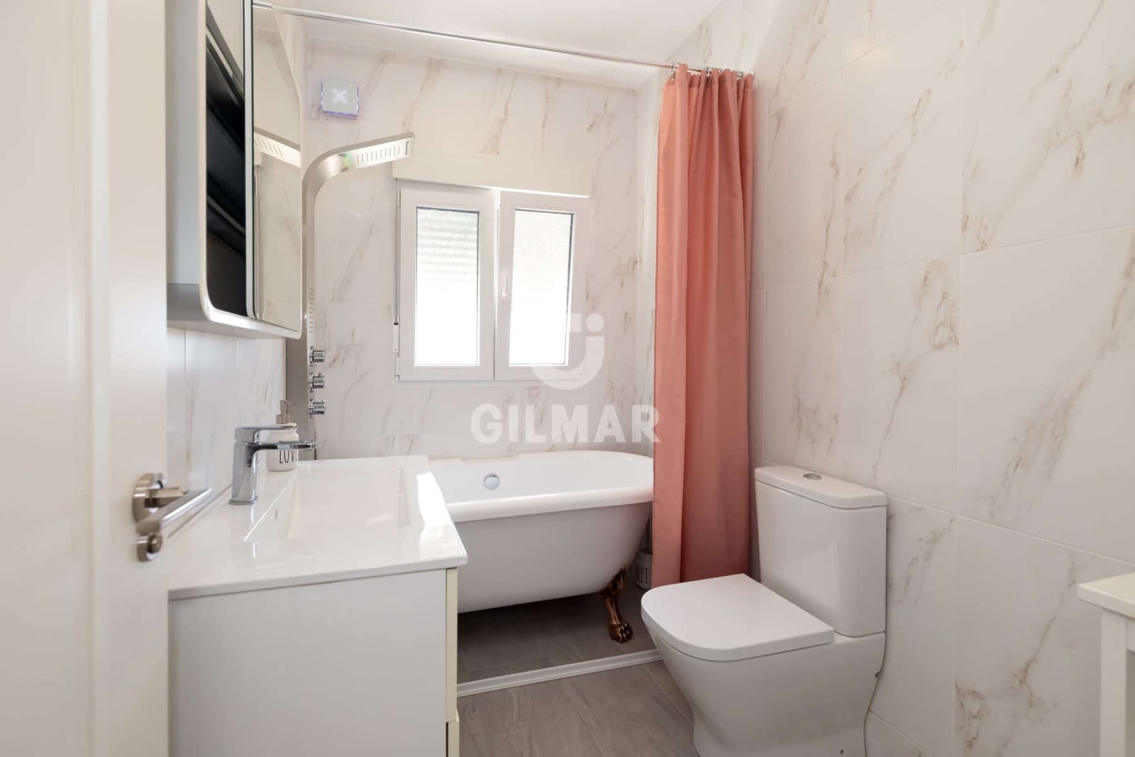 7 soverom Villa til salgs i Estepona med svømmebasseng garasje - € 1 378 000 (Ref: 9985690)