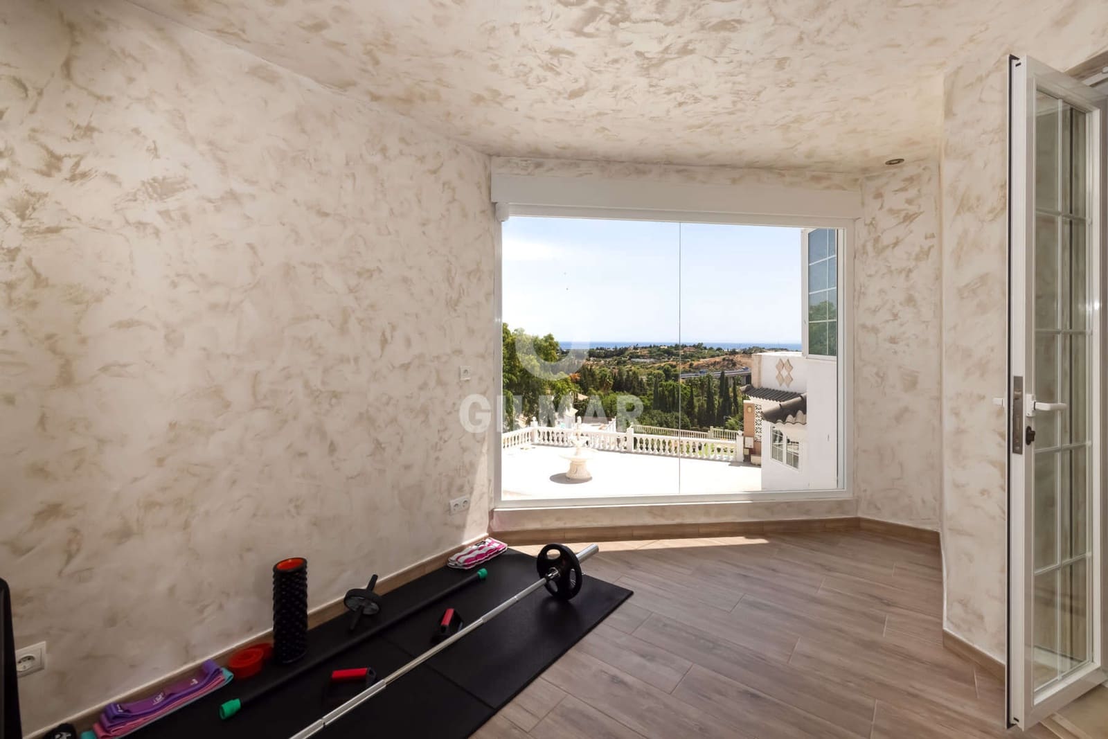 7 soverom Villa til salgs i Estepona med svømmebasseng garasje - € 1 378 000 (Ref: 9985690)
