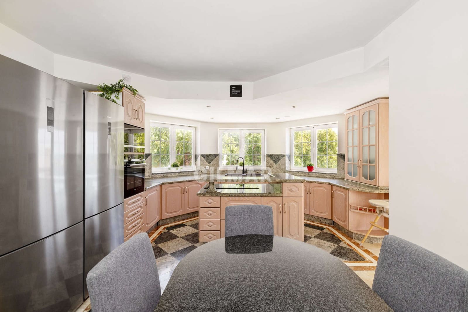 7 soverom Villa til salgs i Estepona med svømmebasseng garasje - € 1 378 000 (Ref: 9985690)