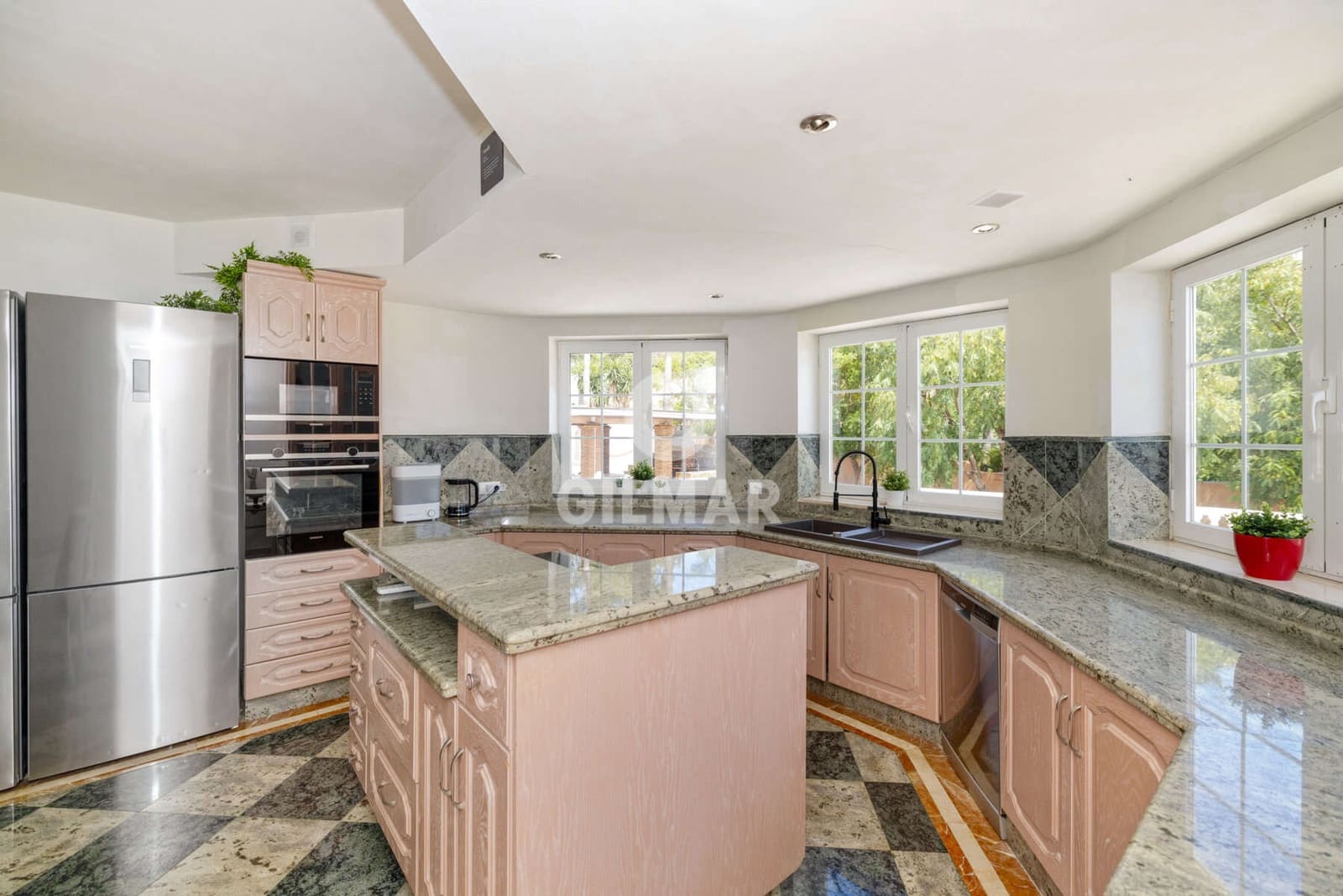 7 soverom Villa til salgs i Estepona med svømmebasseng garasje - € 1 378 000 (Ref: 9985690)