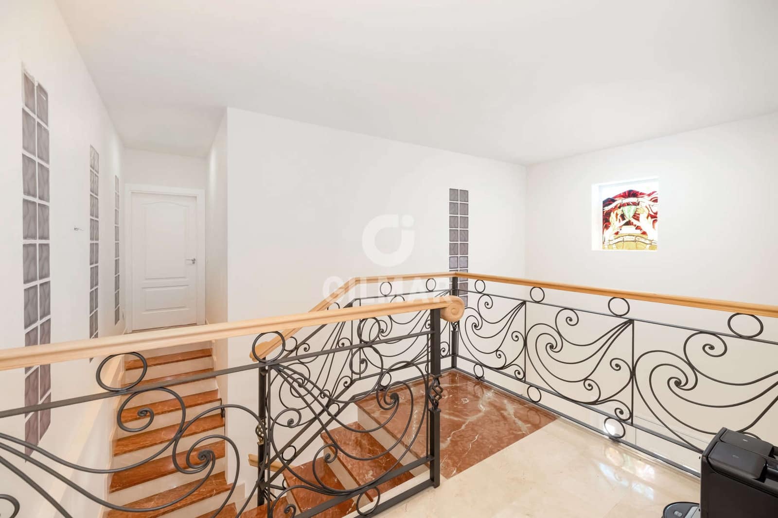 7 soverom Villa til salgs i Estepona med svømmebasseng garasje - € 1 378 000 (Ref: 9985690)